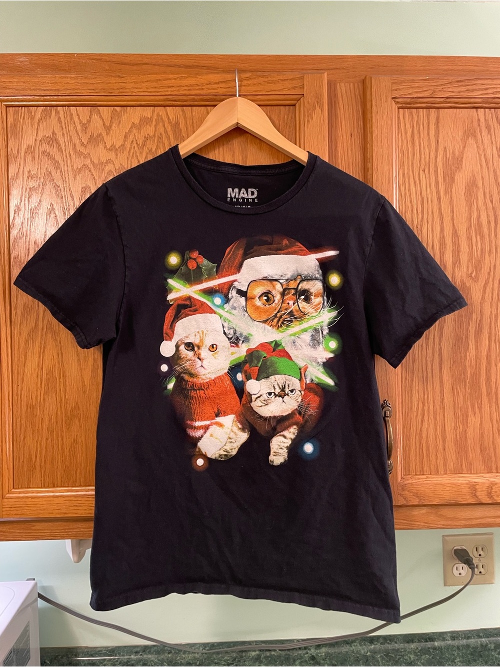 Mad Engine Christmas Cat Tshirt Tee Santa Kitty Cat size Medium